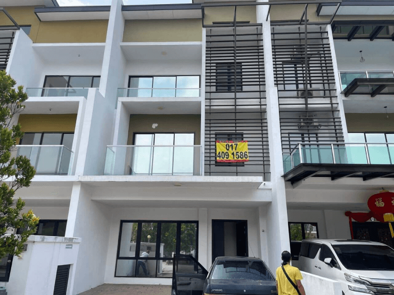 HARGA SERVIS TINTED RUMAH CERMIN TINGKAP  KOTA WARISAN