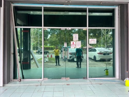 TINTED RUMAH BANGUNAN PEJABAT PUNCAK JALIL