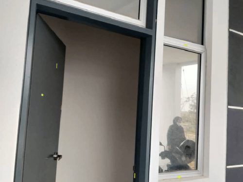 TINTED RUMAH BANGUNAN PEJABAT DAMANSARA PERDANA 