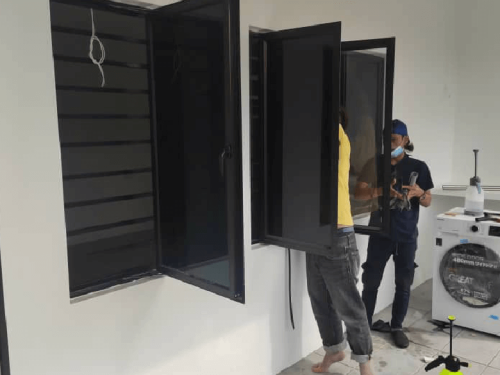 TINTED RUMAH BANGUNAN PEJABAT DAMANSARA PERDANA 