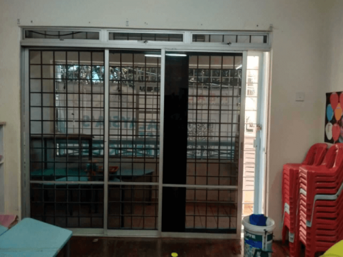 TINTED RUMAH BANGUNAN PEJABAT DAMANSARA UTAMA 
