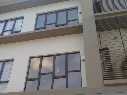 TINTED RUMAH BANGUNAN PEJABAT SERDANG