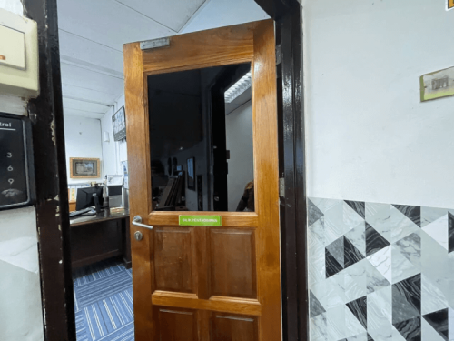 TINTED RUMAH BANGUNAN PEJABAT SUBANG BESTARI