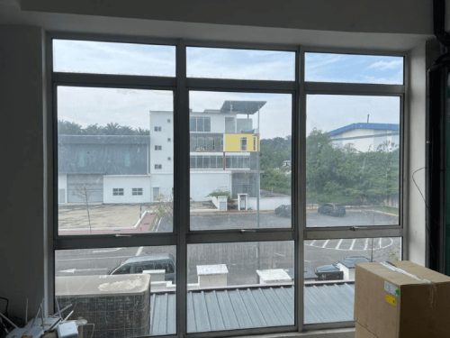 TINTED RUMAH BANGUNAN PEJABAT SERI KEMBANGAN