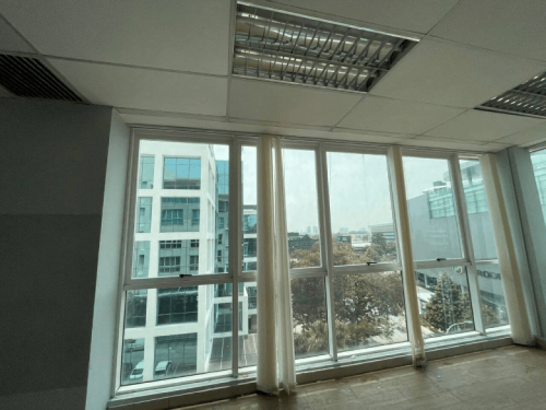 TINTED RUMAH BANGUNAN PEJABAT PUCHONG  