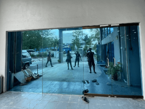 TINTED RUMAH BANGUNAN PEJABAT BANDAR SAUJANA PUTRA