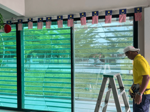 TINTED RUMAH BANGUNAN PEJABAT BANDAR PUTERI PUCHONG 