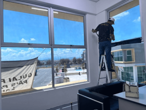 TINTED RUMAH BANGUNAN PEJABAT BANDAR PUTERI PUCHONG 