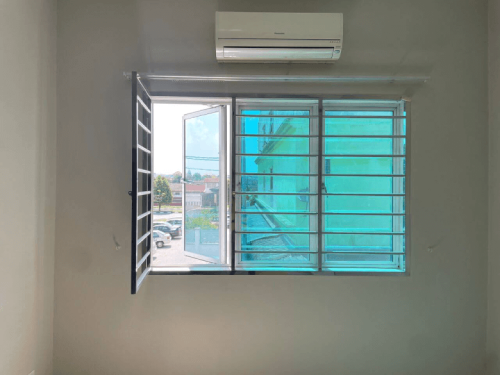 TINTED RUMAH BANGUNAN PEJABAT BANDAR SAUJANA PUTRA