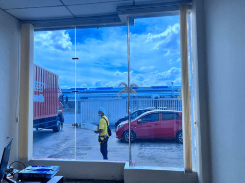 TINTED RUMAH BANGUNAN PEJABAT BANDAR PUTERI KLANG 