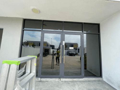 TINTED RUMAH BANGUNAN PEJABAT BANDAR PUTERI KLANG 
