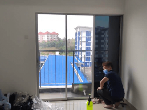 TINTED RUMAH BANGUNAN PEJABAT BANDAR BOTANIC 